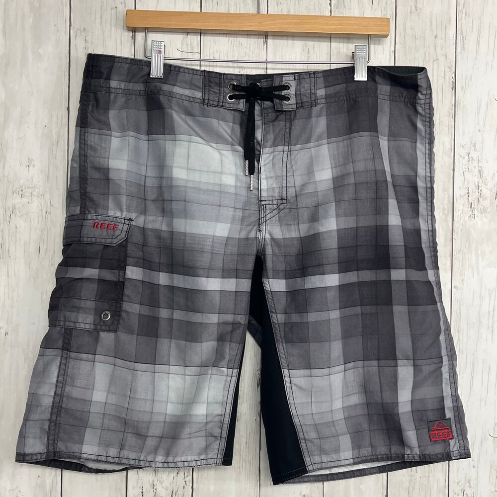 Reef Boardshorts Mens 36 Casual Swim Shorts Black Gray Plaid Beach Boardies